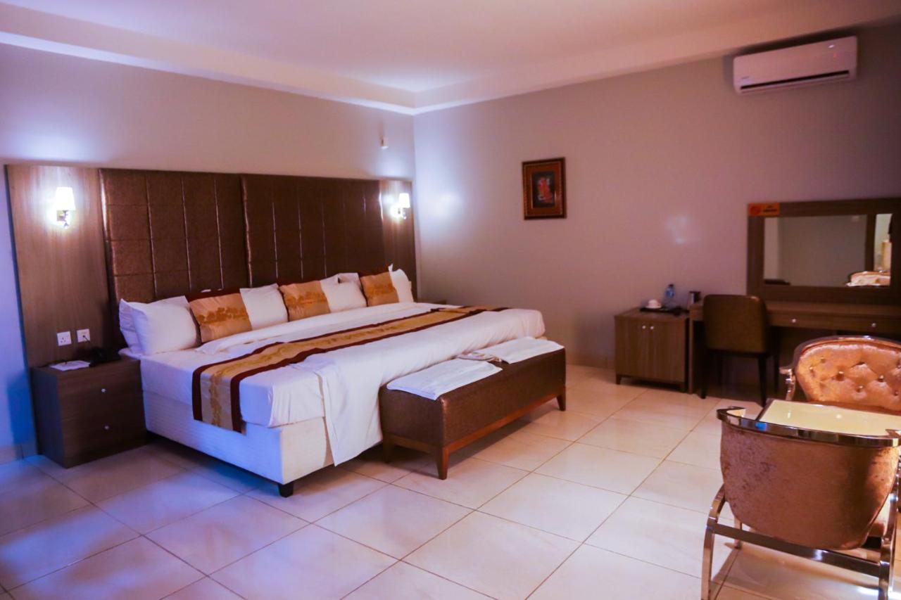 Maxbe Continental Hotel Enugu Exterior photo